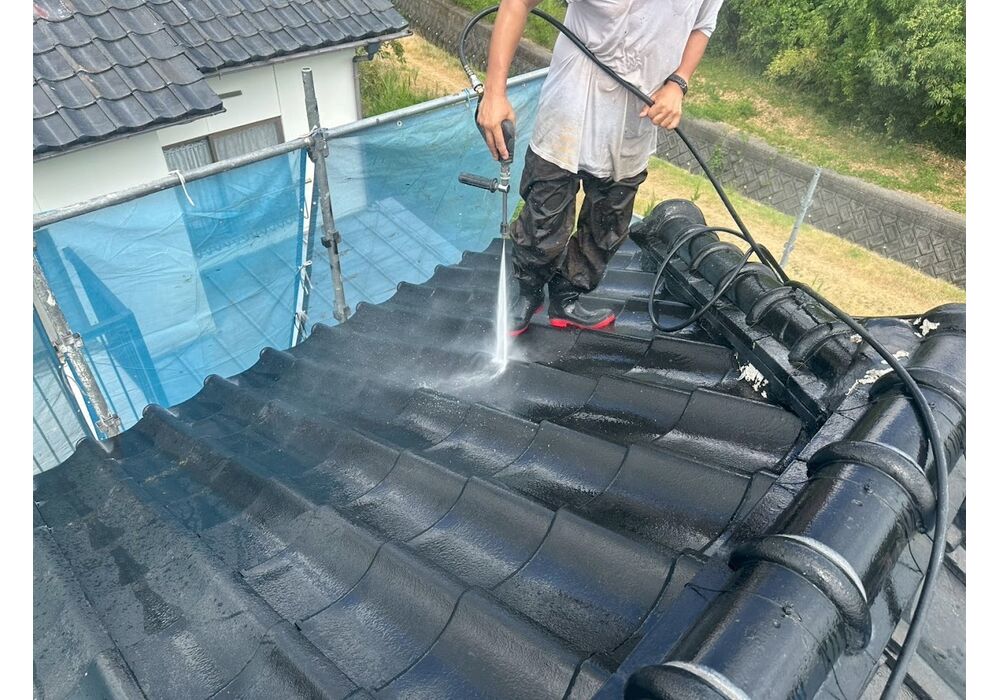 屋根高圧洗浄中