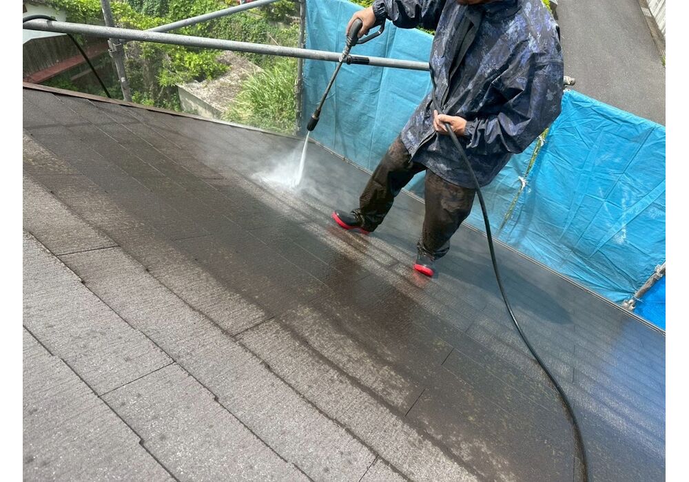屋根高圧洗浄中