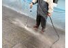 屋根高圧洗浄中