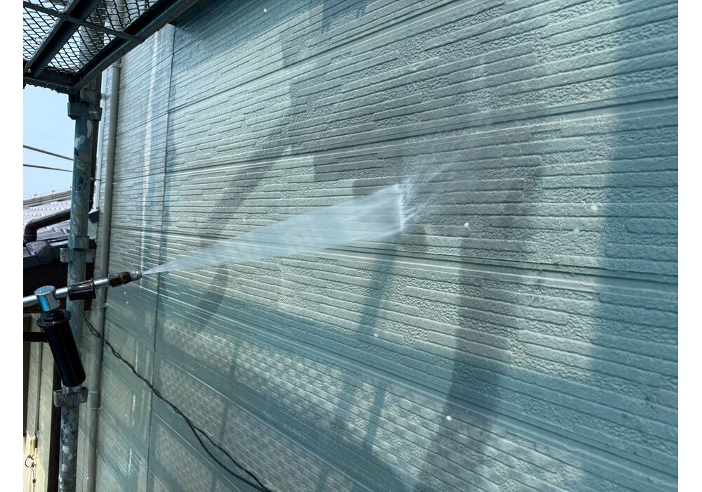屋根高圧洗浄中